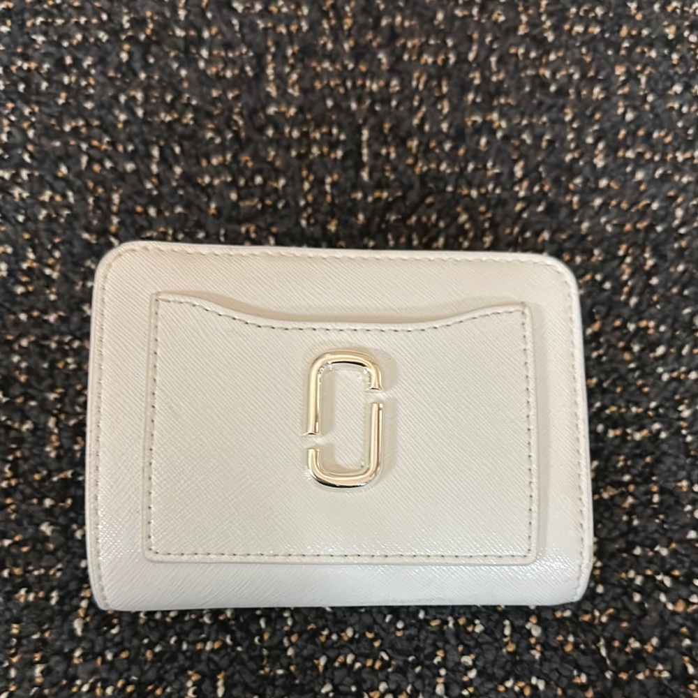 Marc Jacobs Cream Leather Wallet Minimalist Design